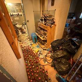 Bild 6 von 17: Flur, 4-Zimmer-Wohnung mit Entwicklungsperspektive sucht Handwerker