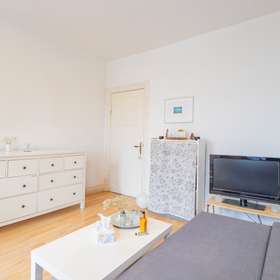 Bild 3 von 11: Wohnzimmer, Wenn du über Los kommst, sollte diese Immobilie deine Erste sein!