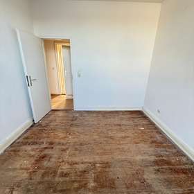 Bild 2 von 17: Zimmer 1 Wohnung 1, Zwei Wohnungen im Paket – Flexible Kapitalanlage mit Entwicklungspotenzial im Herzen von Kiel