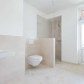 Bild 7 von 15: Badezimmer, 4-Zimmer, 2 Balkone, 1x kernsaniert - bezugsfertige Eigentumswohnung in Kiel-Wik