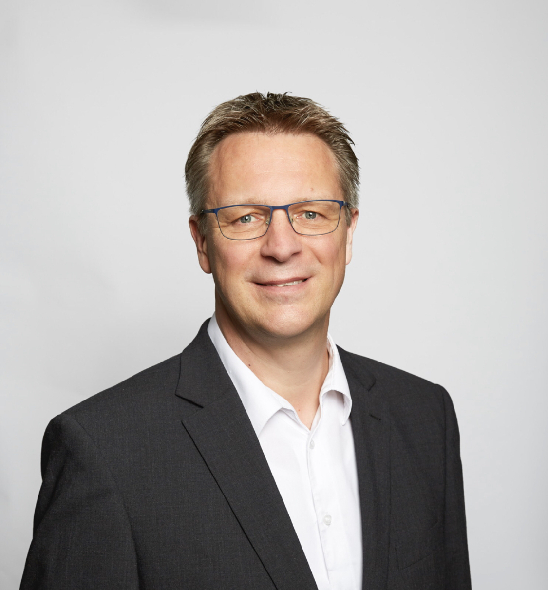 Herr Frank Buschjost 