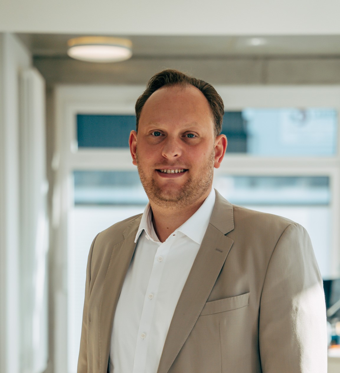 Herr Dennis Bartels