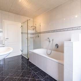 18214 Badezimmer EG
