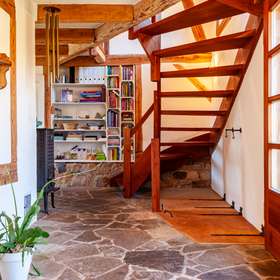 EU23014 Flur Treppe EG