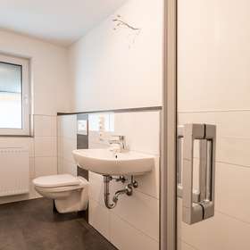 18326 Badezimmer Haupthaus