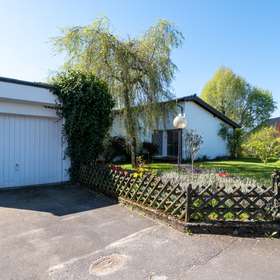18299 Außenansicht mit Garage