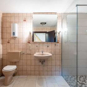 18301 Badezimmer