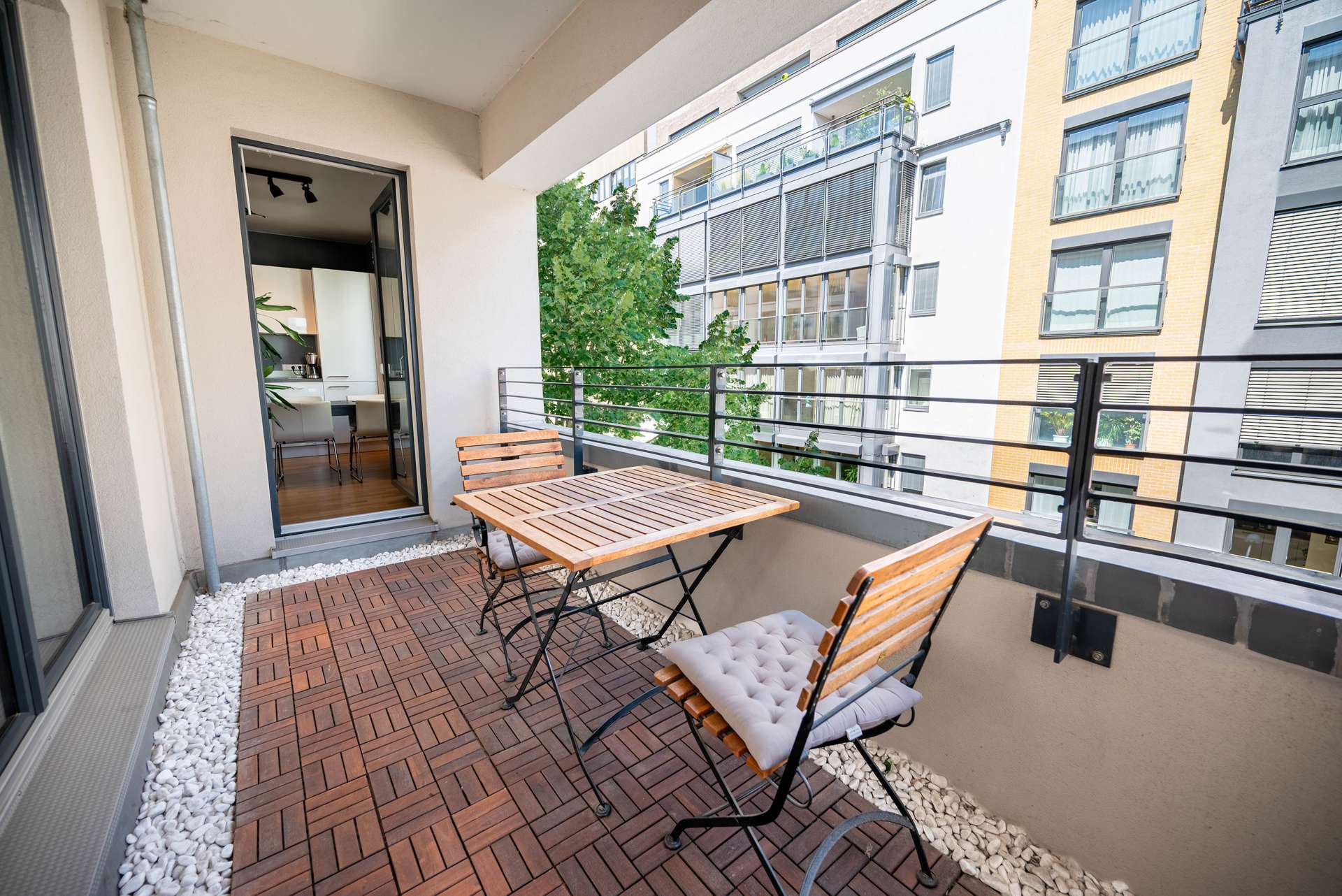 Schu00f6n angelegter Balkon mit Westausrichtung