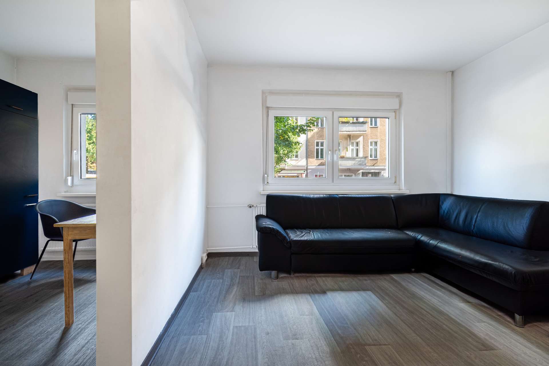 Wohnzimmer mit Ku00fcchenzugang