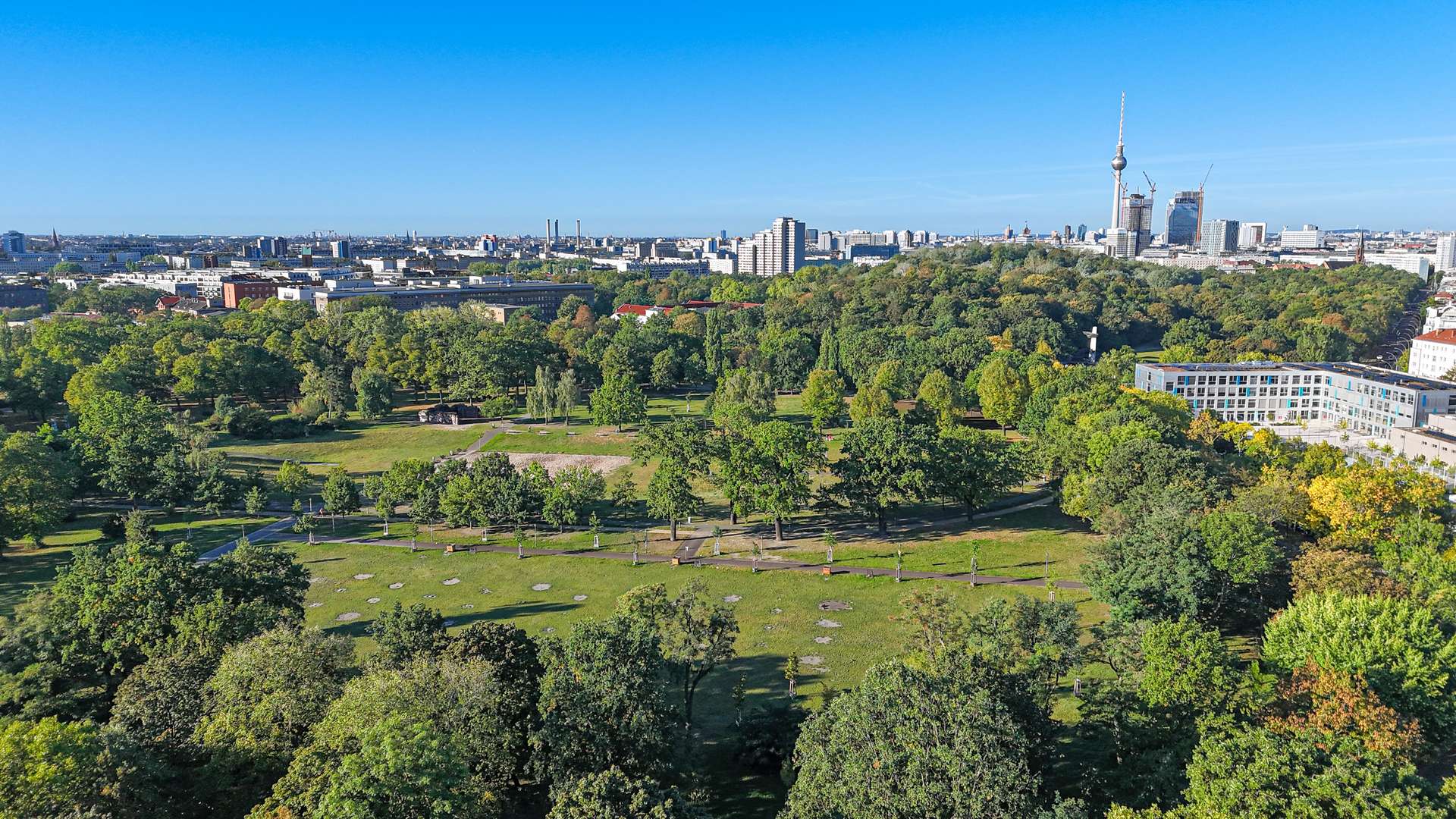 Gegenu00fcber vom Volkspark Friedrichshain