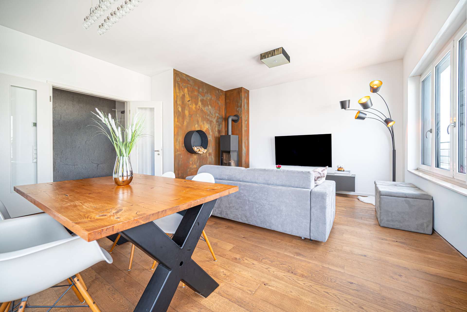 Wohnzimmer mit charaktervollem Kamin