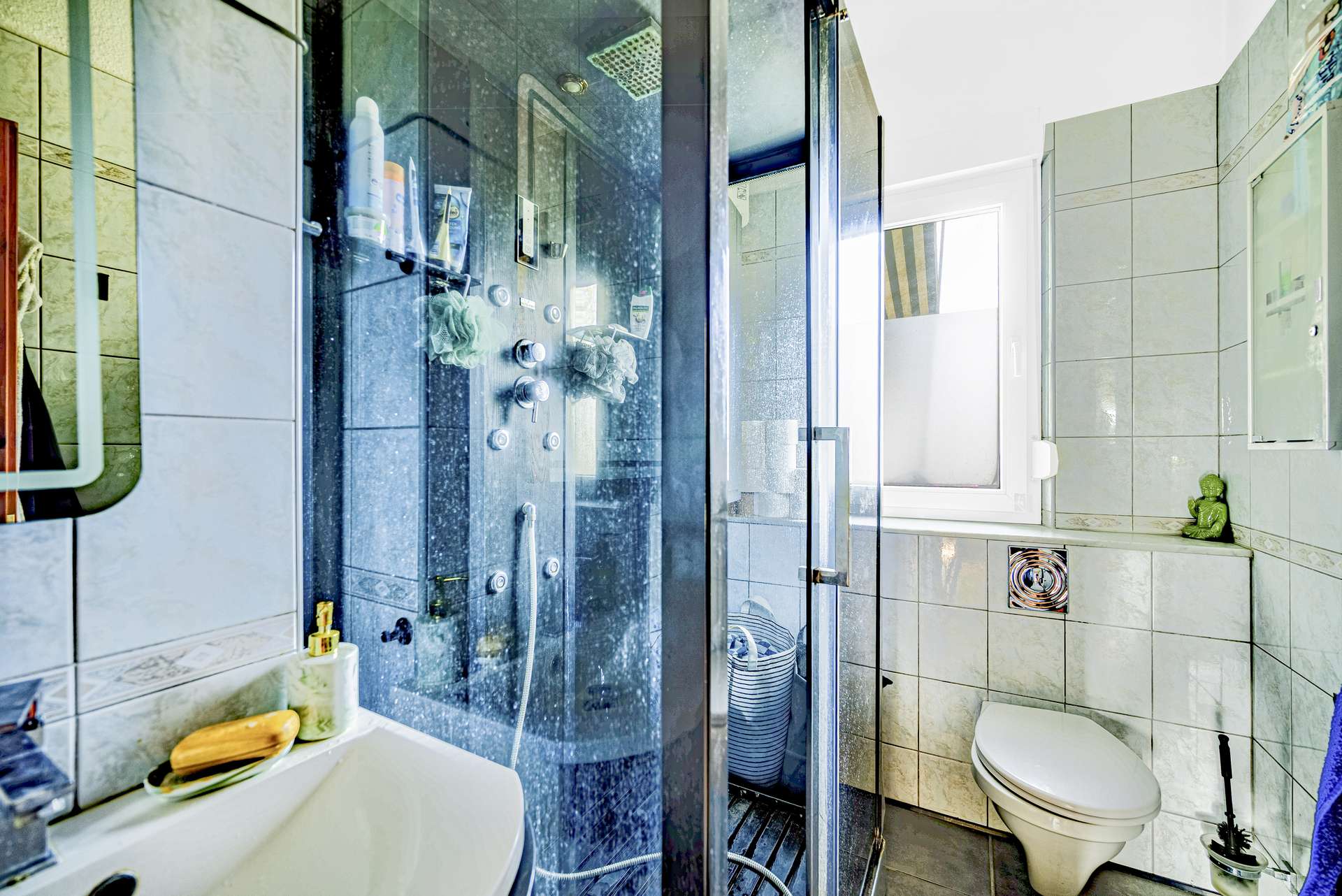 Tageslichtbad mit Wanne & Dusche