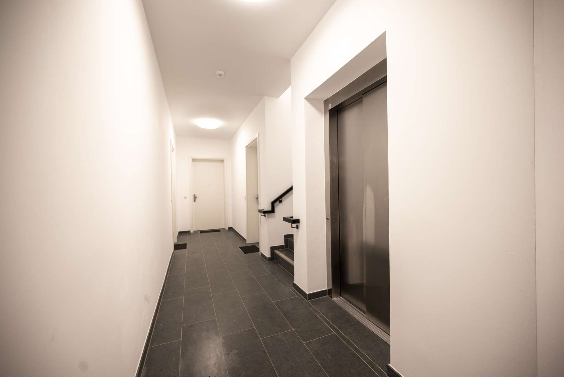 Hausflur mit Aufzug