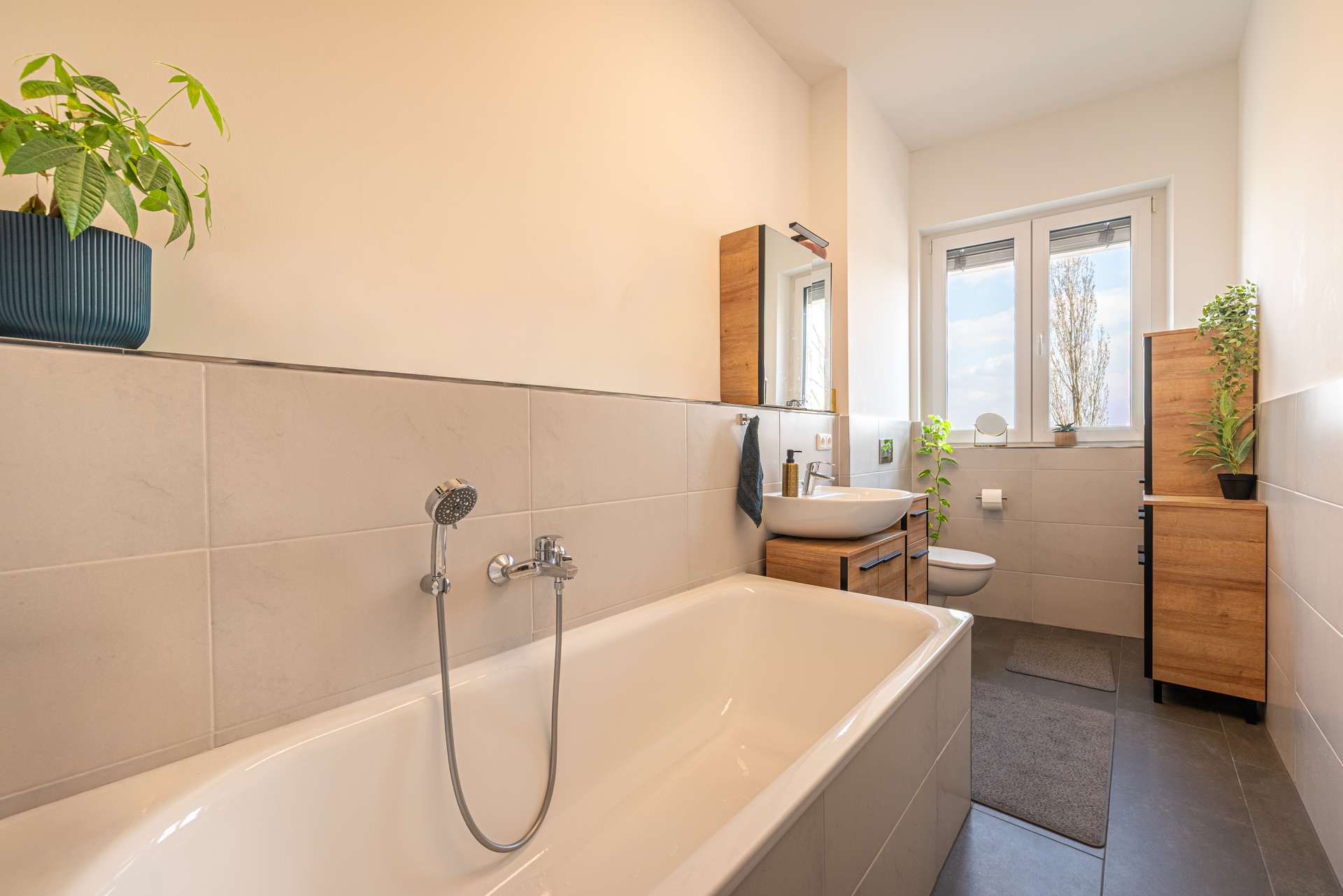 Master-Badezimmer mit Tageslicht