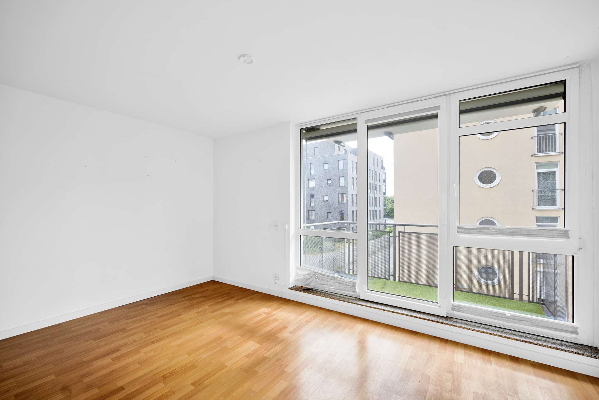 Schlafzimmer + Balkon 