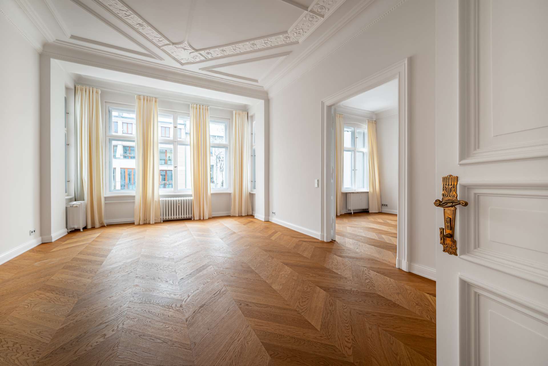 Luftiges Raumgefu00fchl dank 3,50m hohen Decken