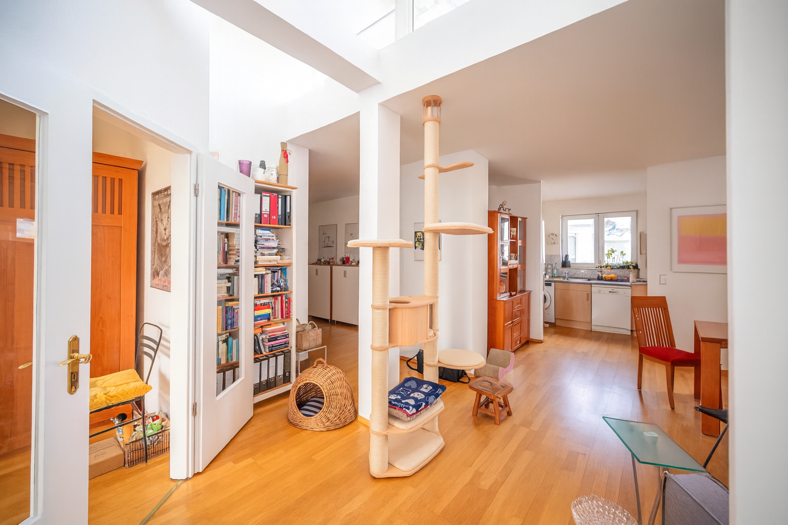 Lichtdurchflutetes Wohnzimmer