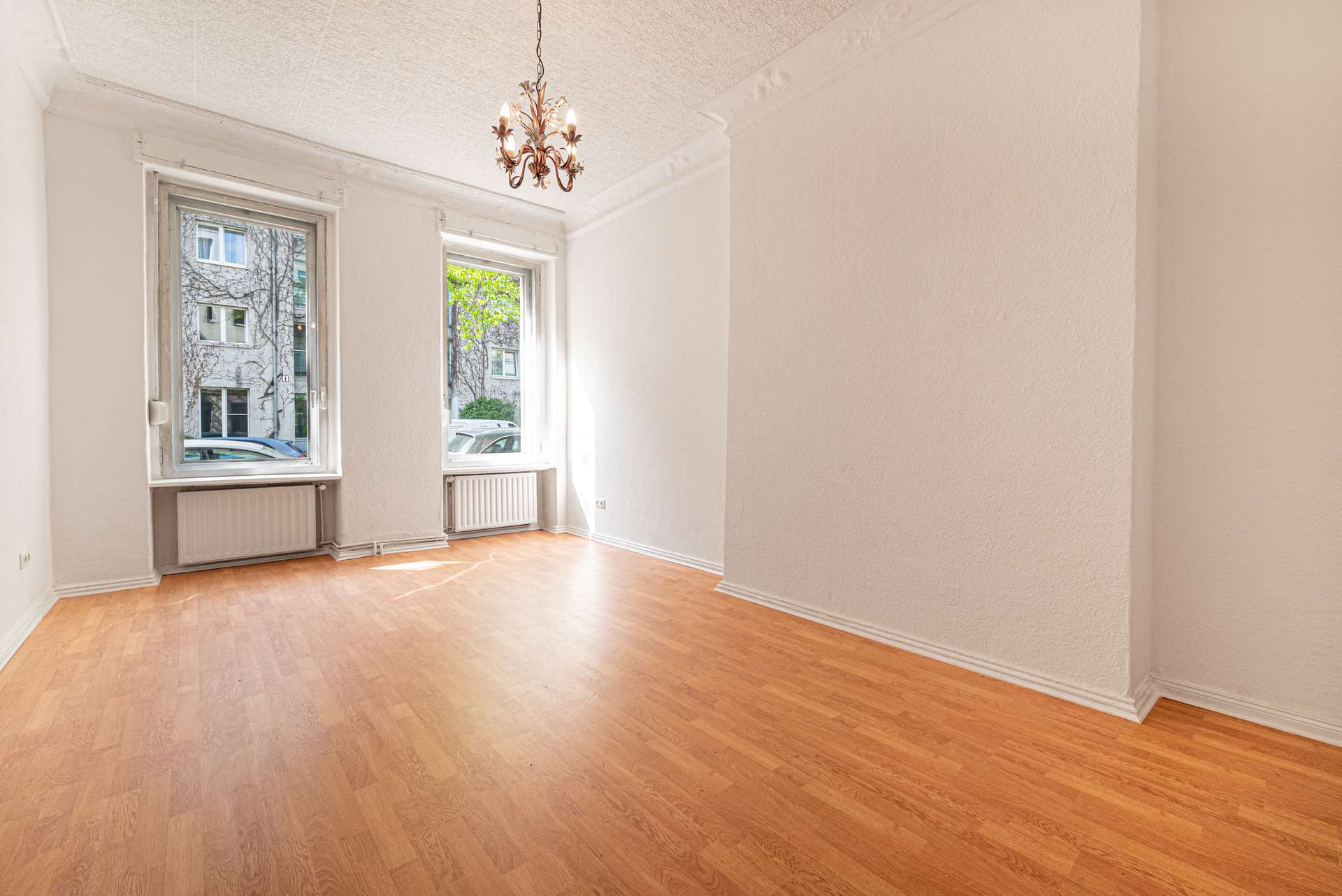 Grou00dfzu00fcgiges Raumgefu00fchl dank Deckenhu00f6hen von u00fcber 3m