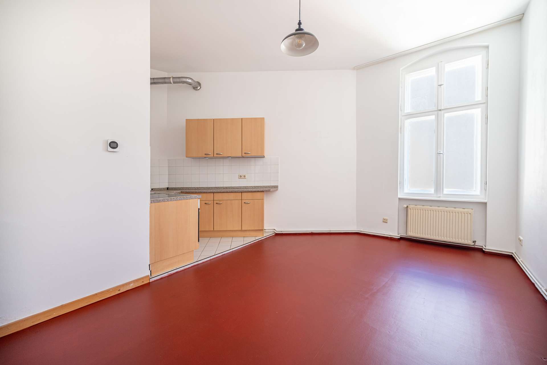 Wohnzimmer mit offener Ku00fcche