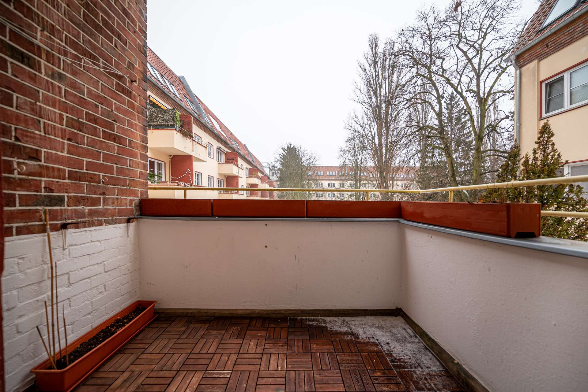 Balkon mit Blick in den Garten