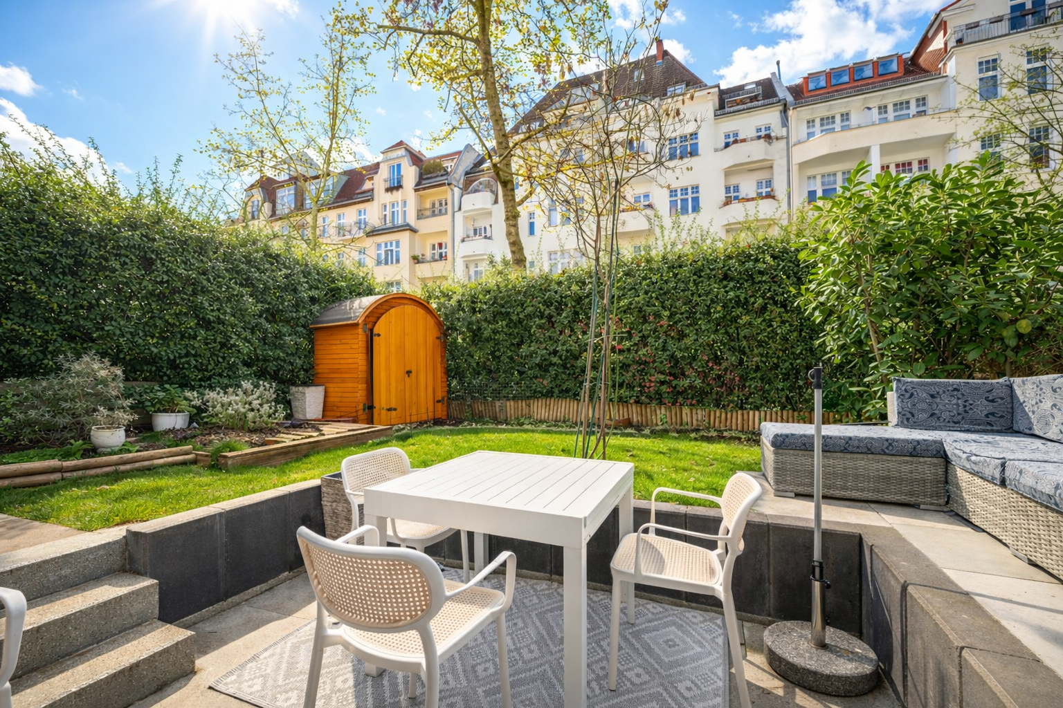 Lichtdurchfluteter Garten