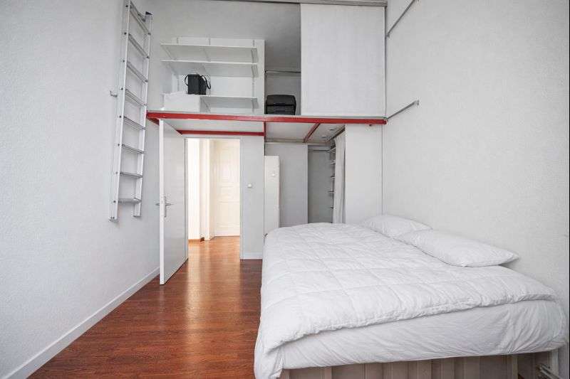 Schlafzimmer mit Hochebene