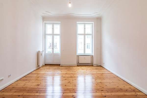Wohnzimmer mit Stuck