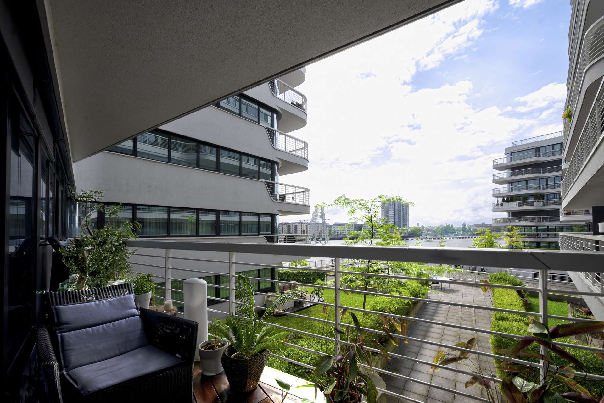 Einladende Sitzecke auf dem Balkon