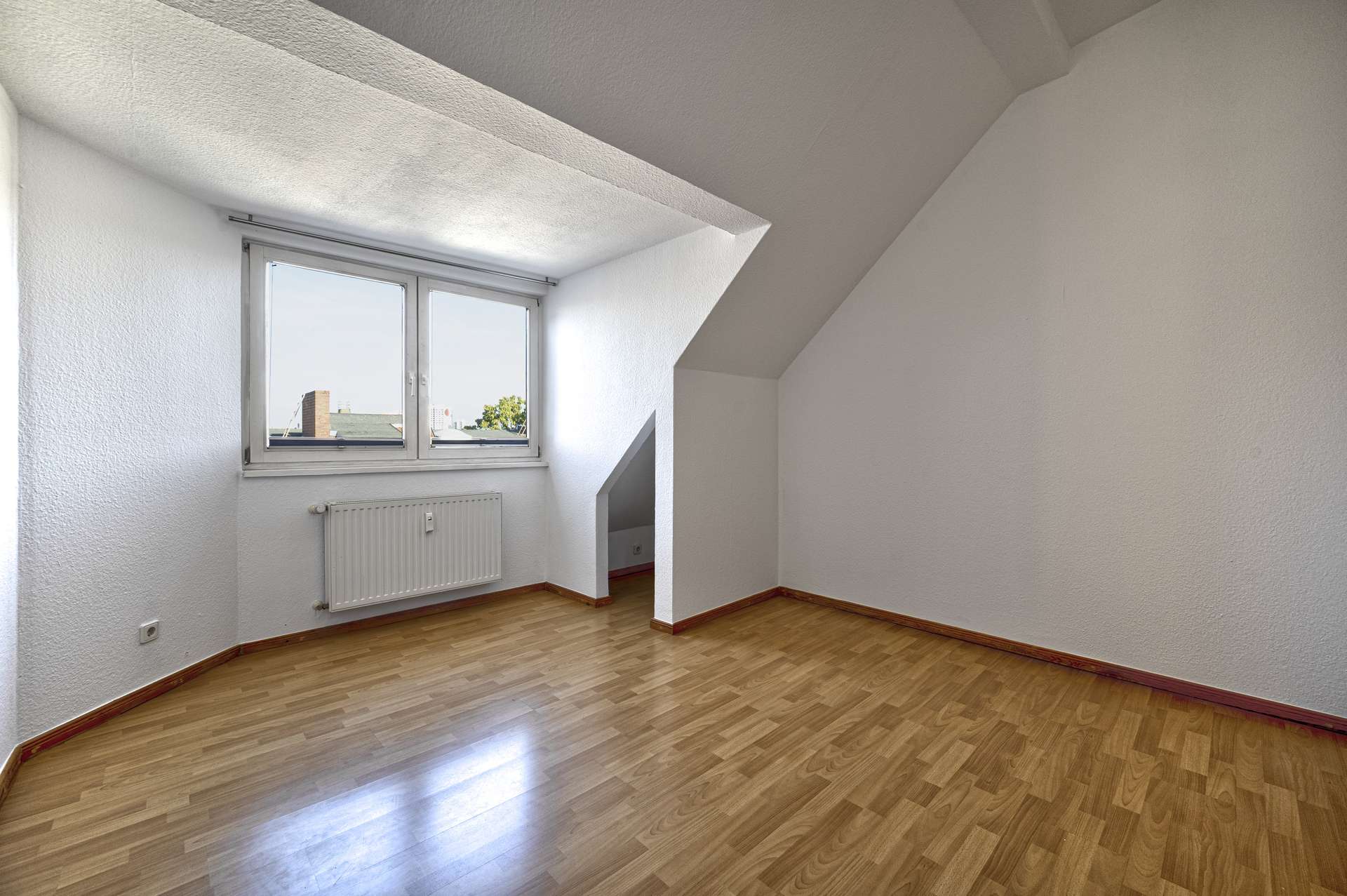 Schu00f6nes Schlafzimmer zum Innenhof