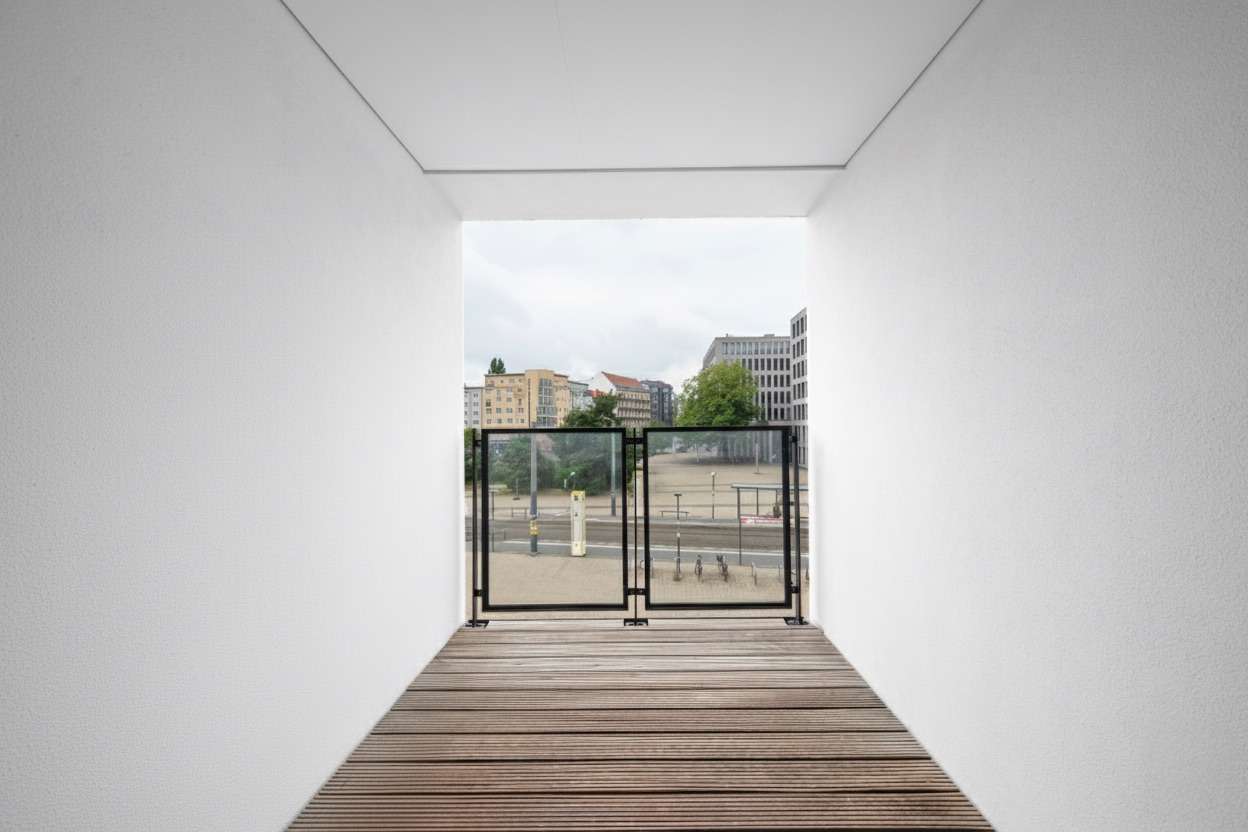 Geschu00fctzte Loggia mit Weitblick