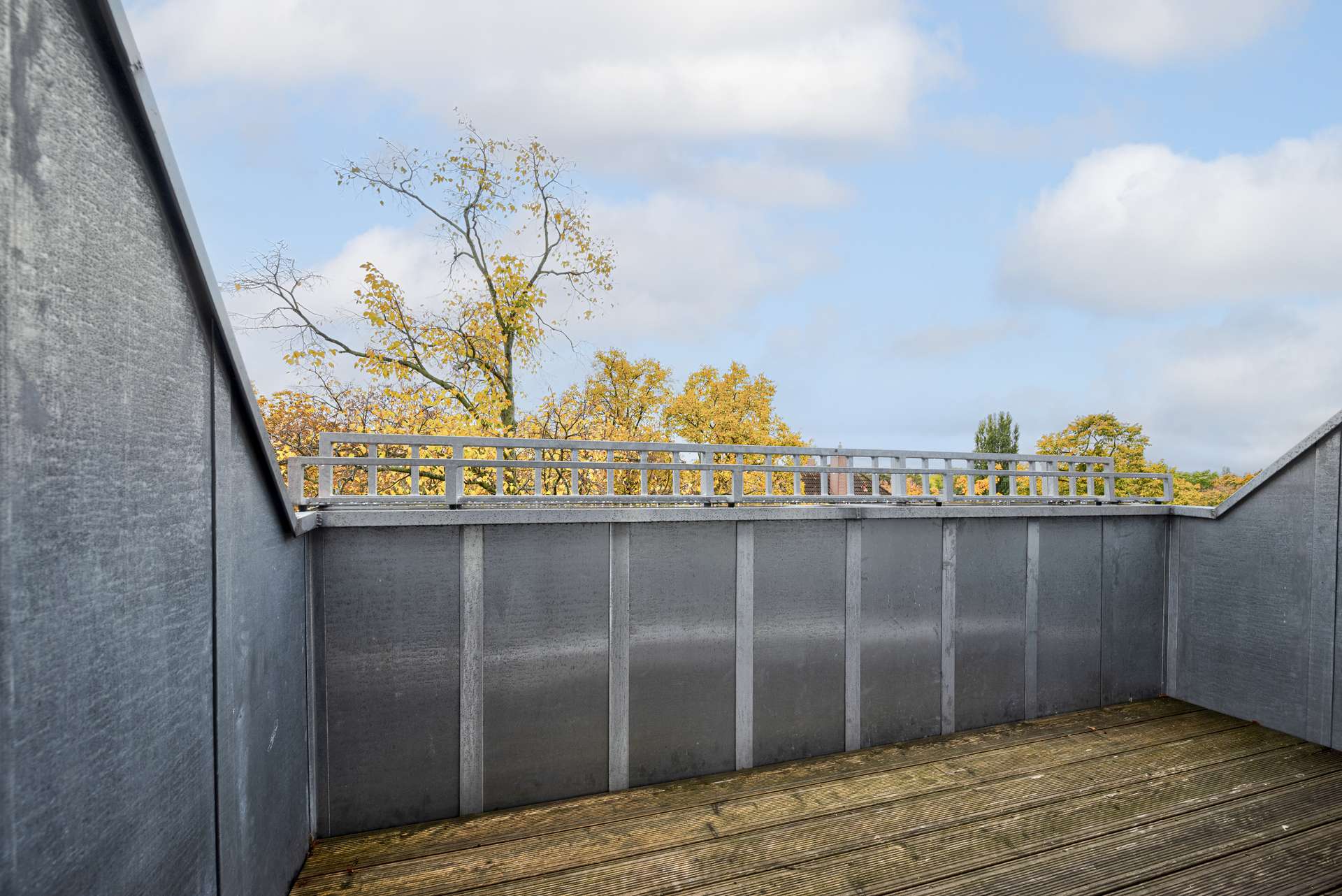 Dachterrasse ohne Einsicht von gegenu00fcberliegenden Hu00e4usern