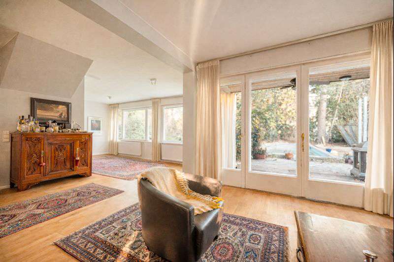 Wohnzimmer mit Blick ins Gru00fcne