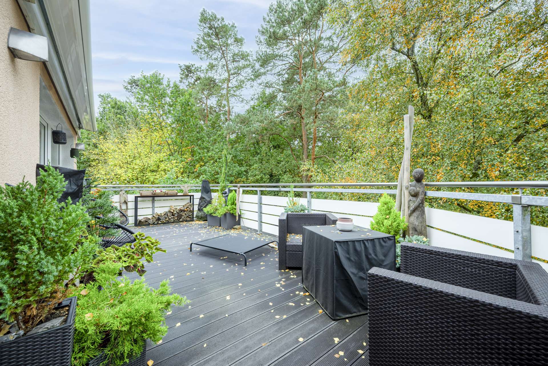 Unverbaubarer Waldblick von der grou00dfen Terrasse