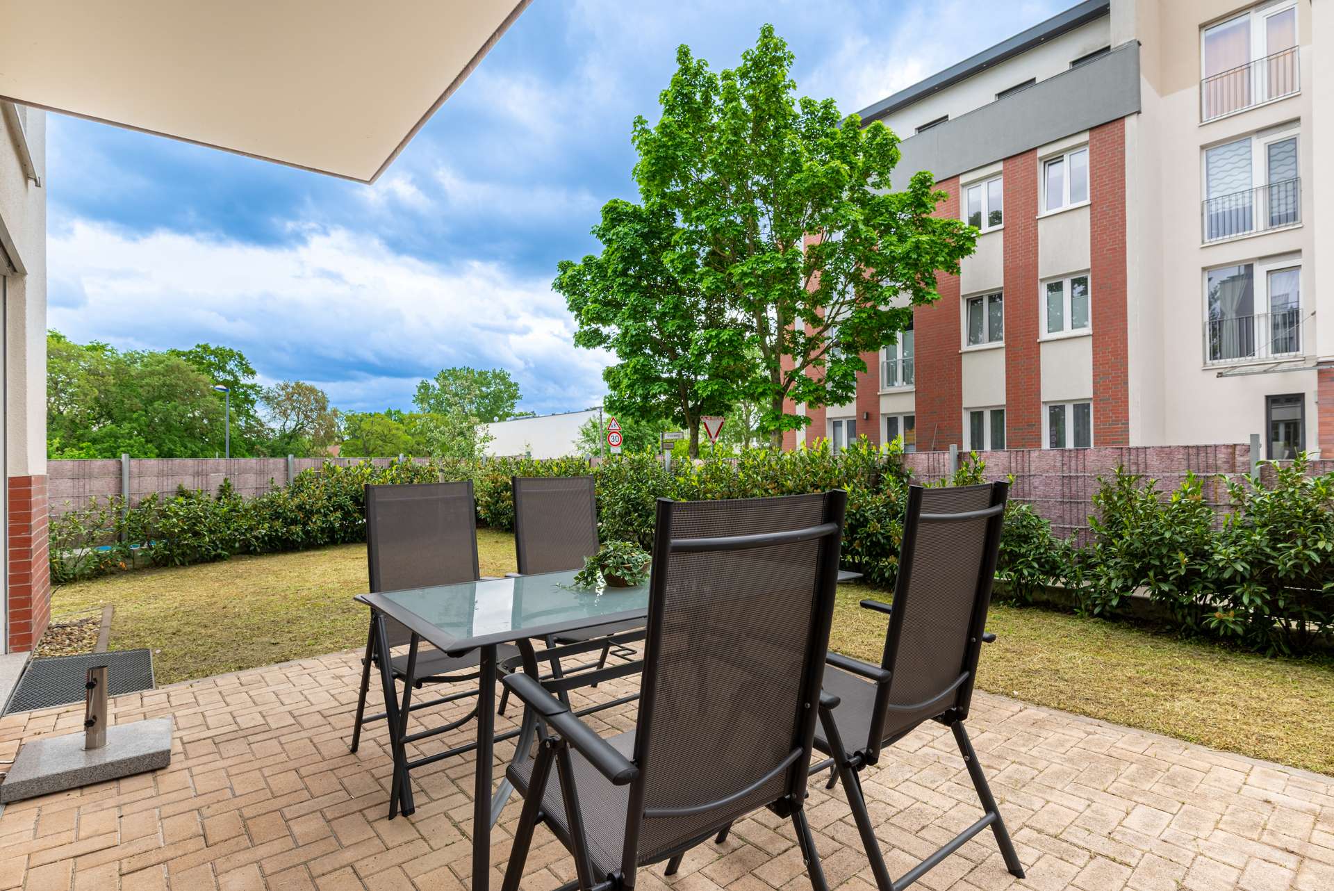 Grou00dfe Terrasse mit Su00fcd-Ausrichtung