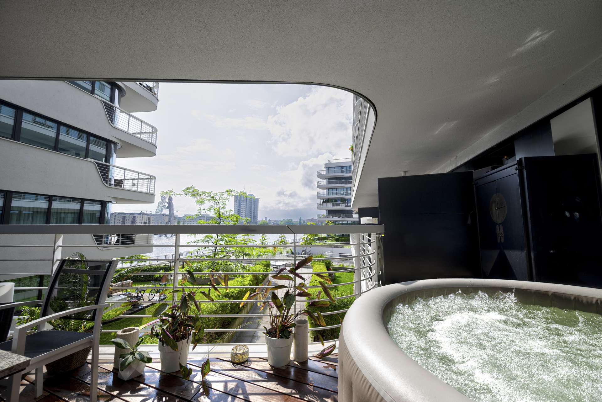 Grou00dfer Eckbalkon zum Entspannen im Freien