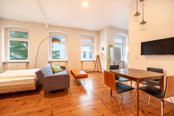 Renovierte 1,5-Zi-Altbau-Whg mit modernem Bad, Dielen & Abendsonne