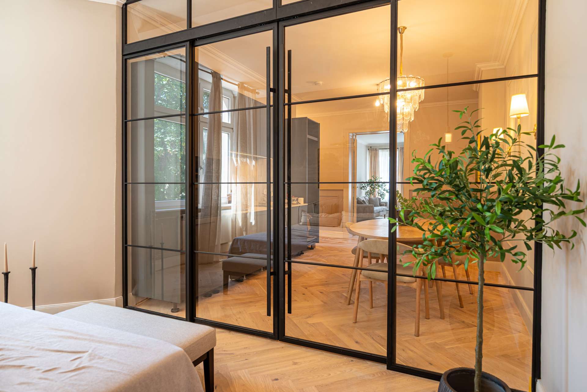 Industrieglaswand als besonderes Design-Element
