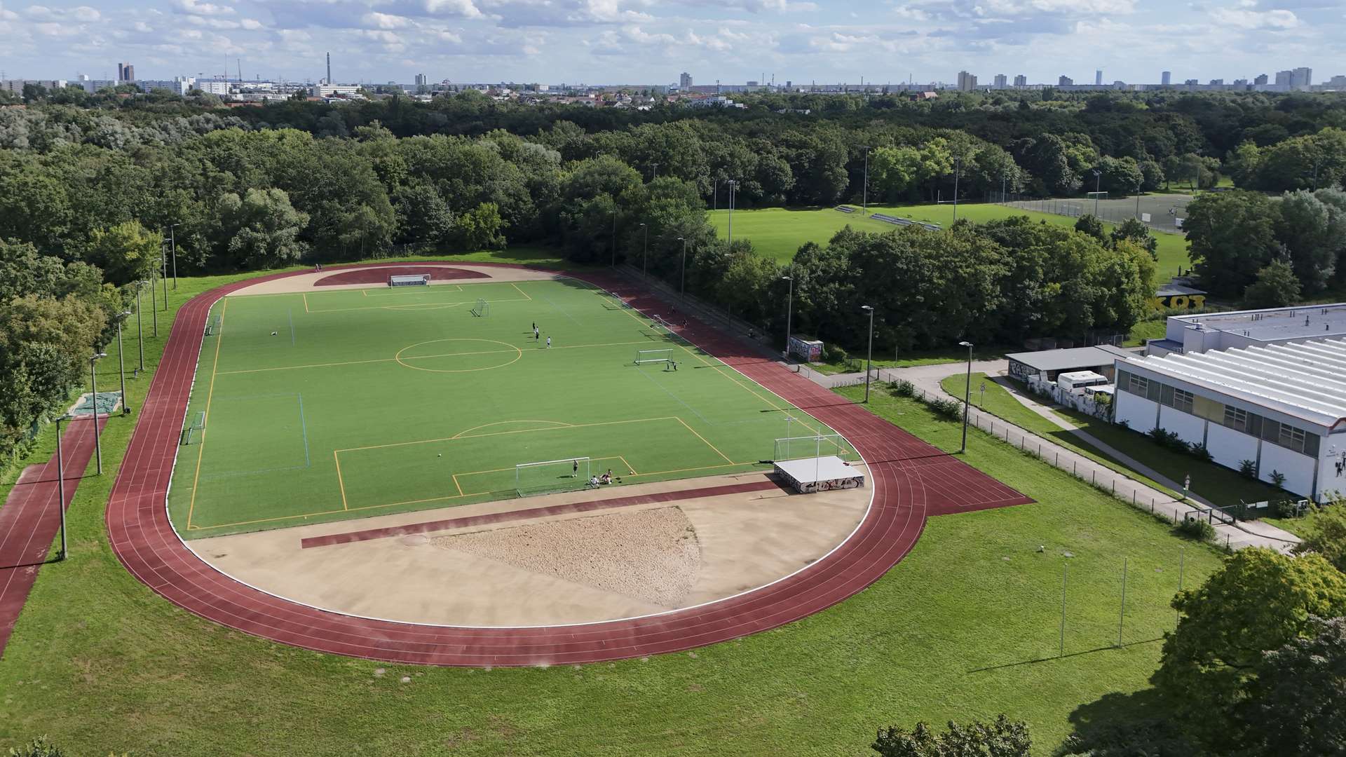 Toller Sportplatz gegenu00fcber der Wohnung