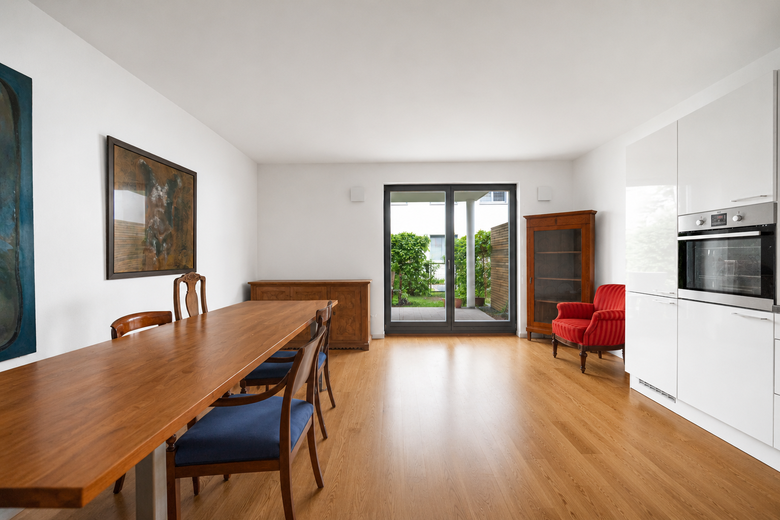 Wohnzimmer mit Terrassen-Zugang