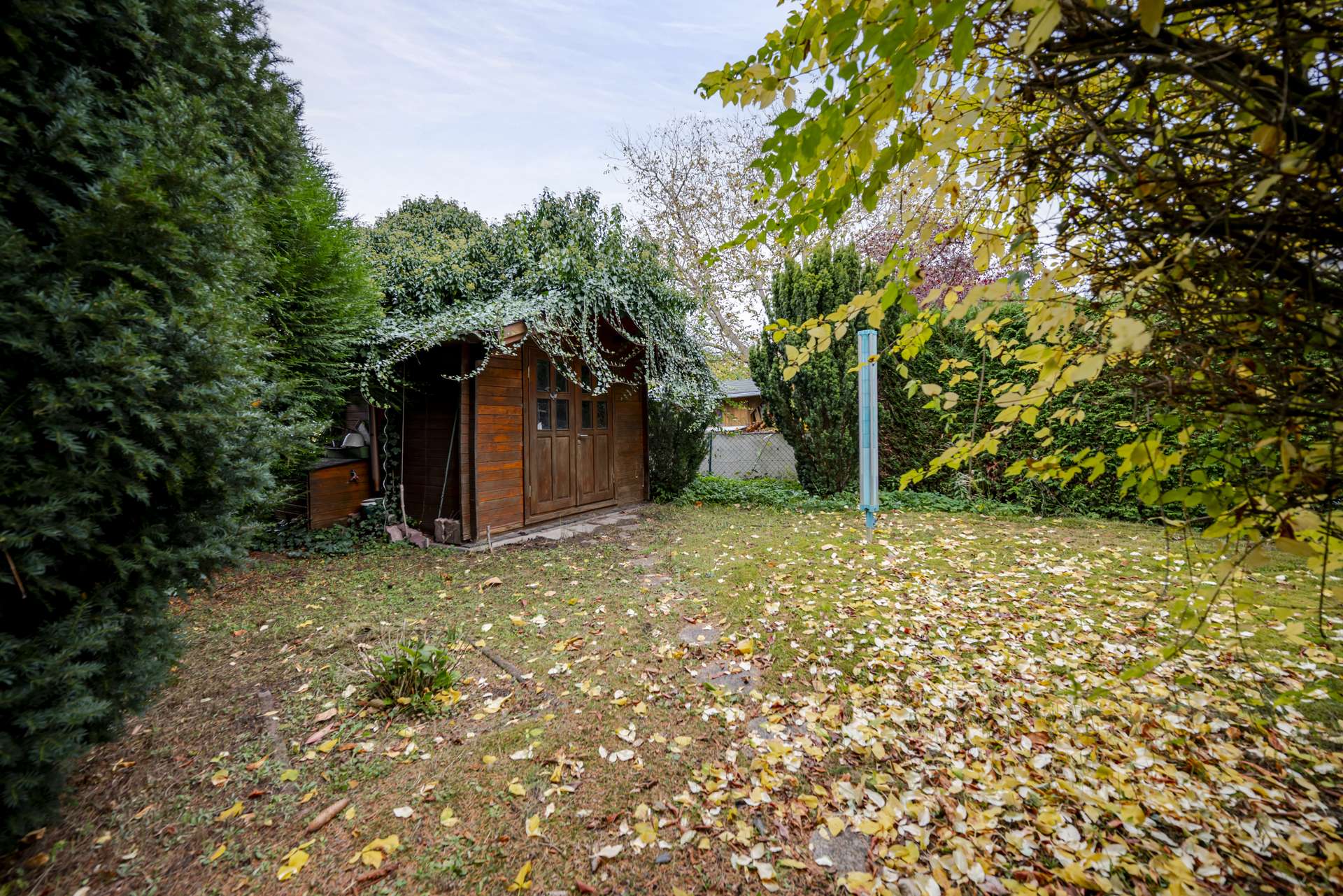 Garten mit Nebengelass