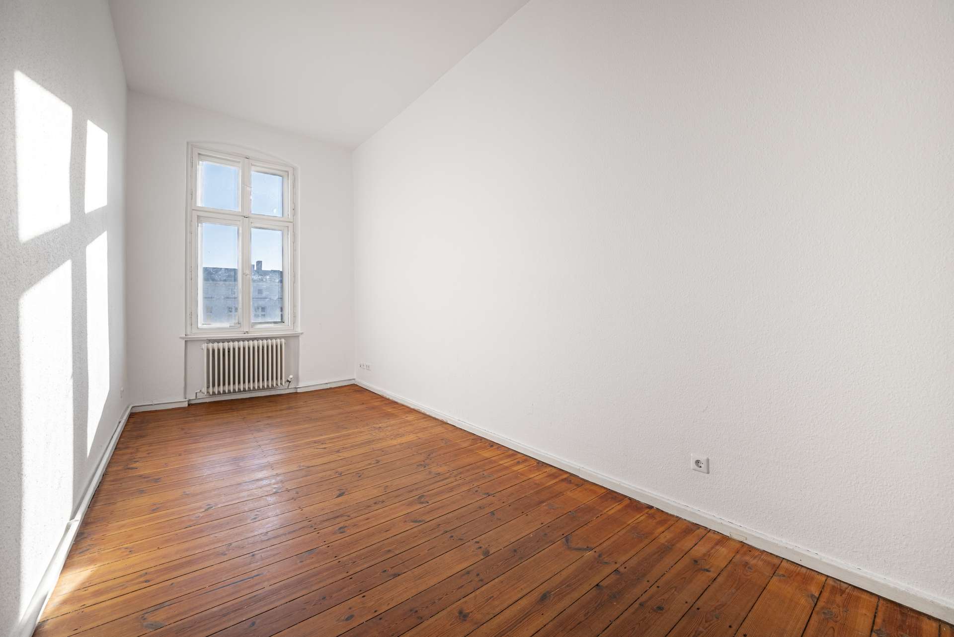 Praktisches Gu00e4ste-/Home Office Zimmer