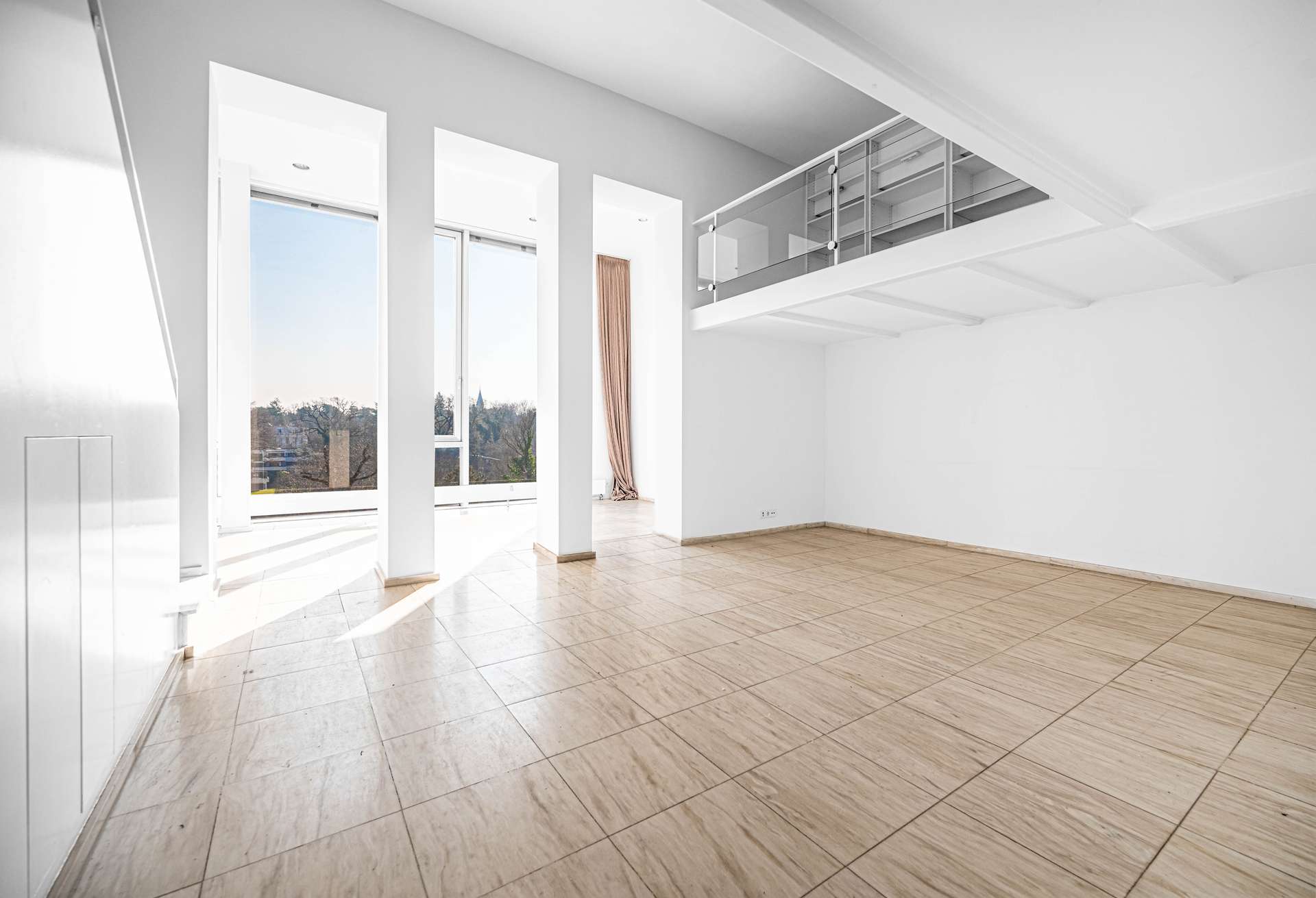 Wohnzimmer mit Galerie 