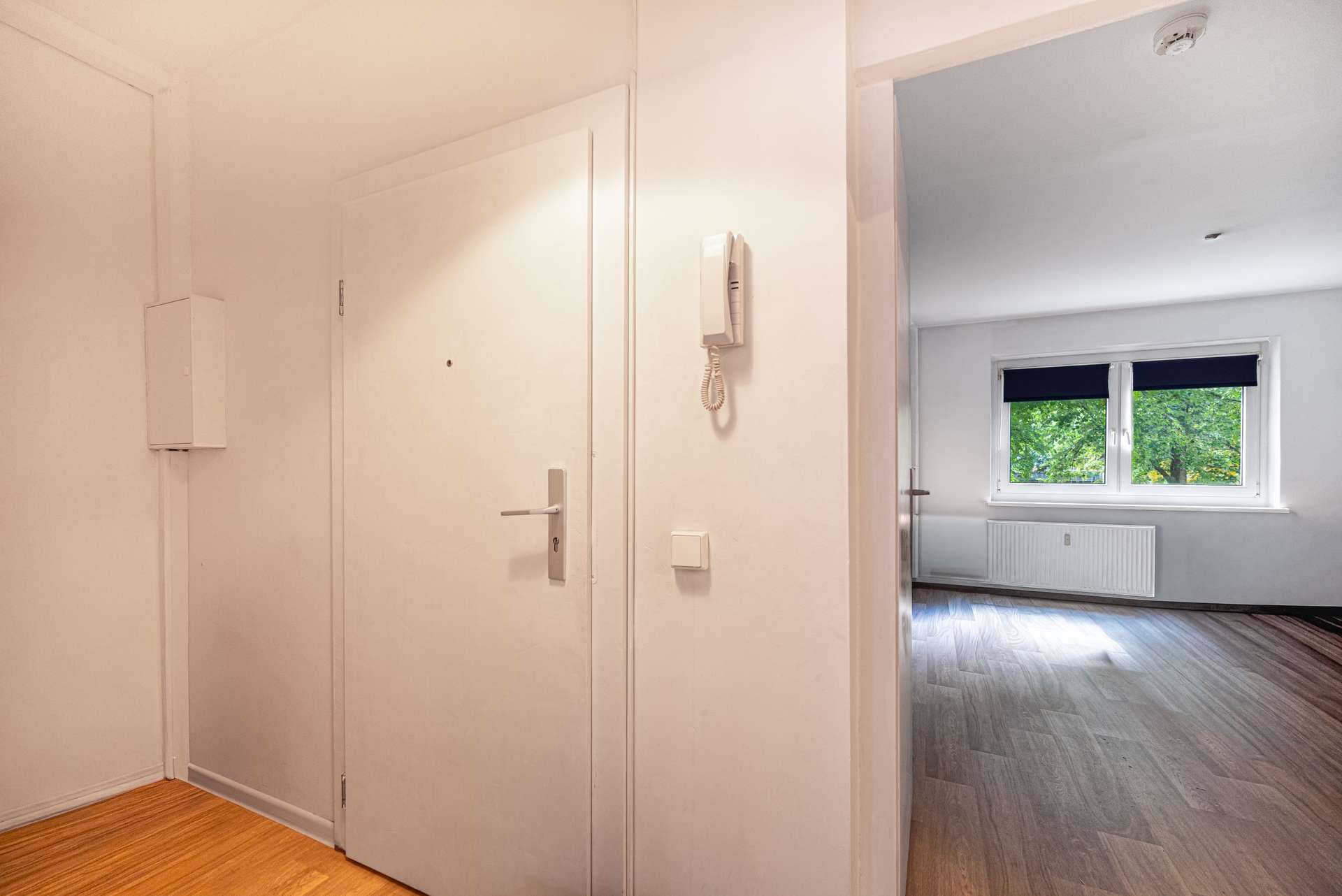 Wohnungseingang mit Garderobe