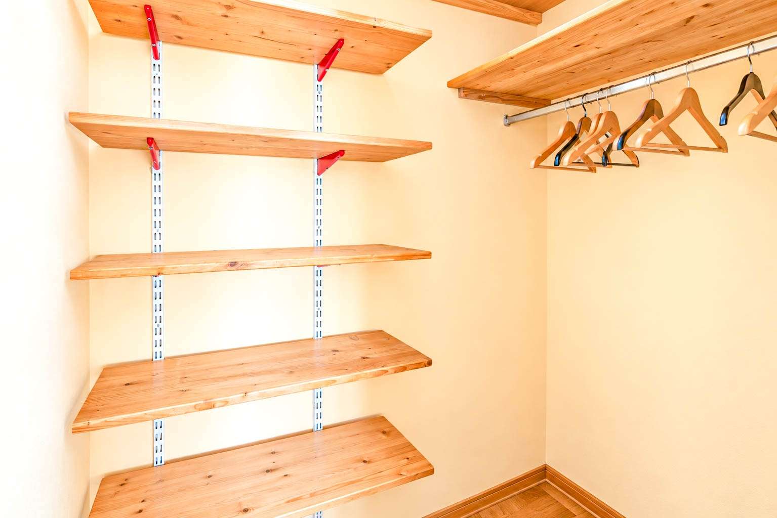 Begehbarer Kleiderschrank