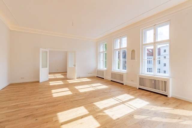 Lichtdurchflutetes Wohnzimmer