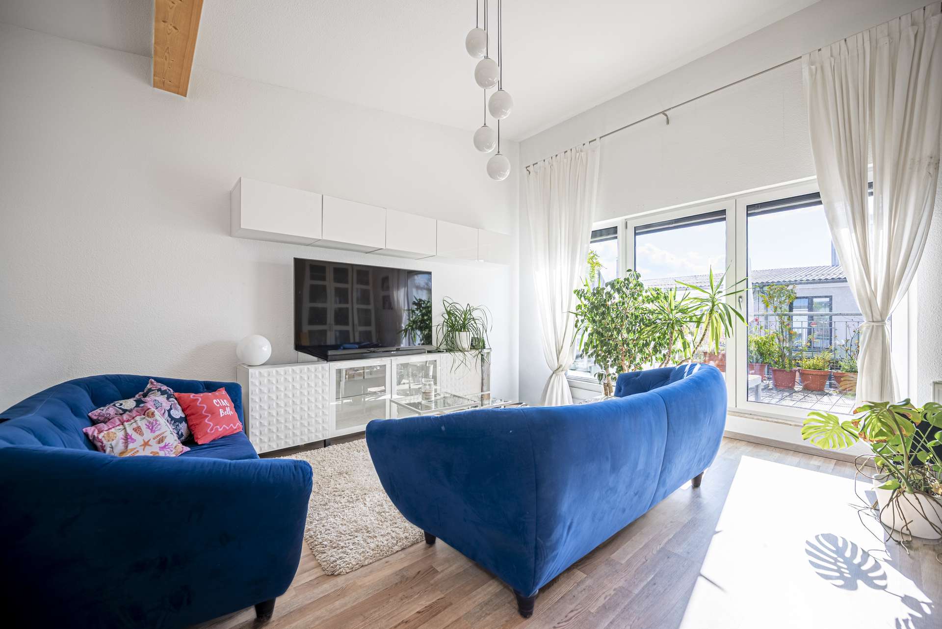 Offenes Family Studio im Dachgeschoss mit Terrassenzugang
