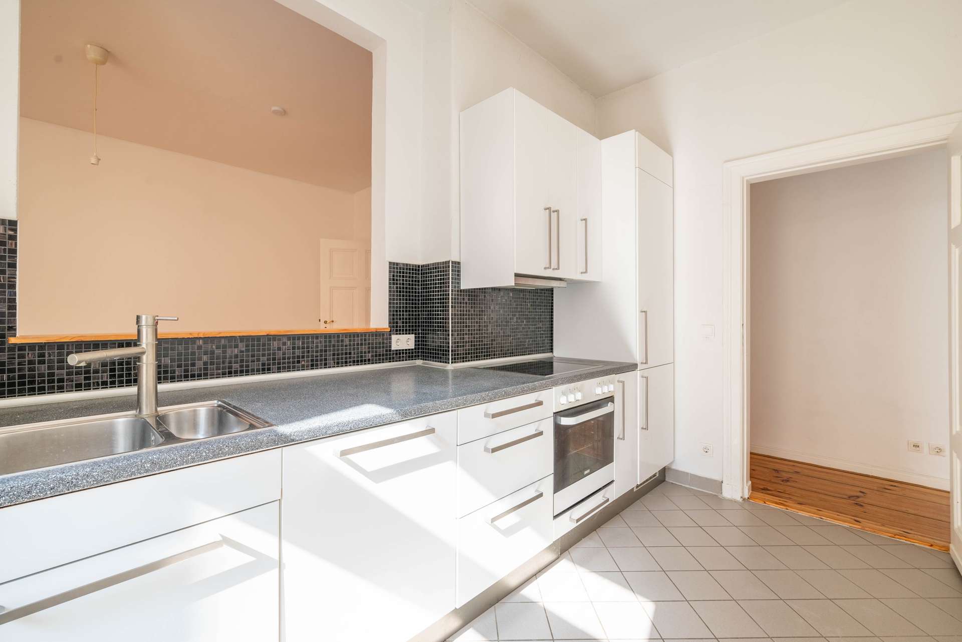 Ku00fcche mit Durchreiche