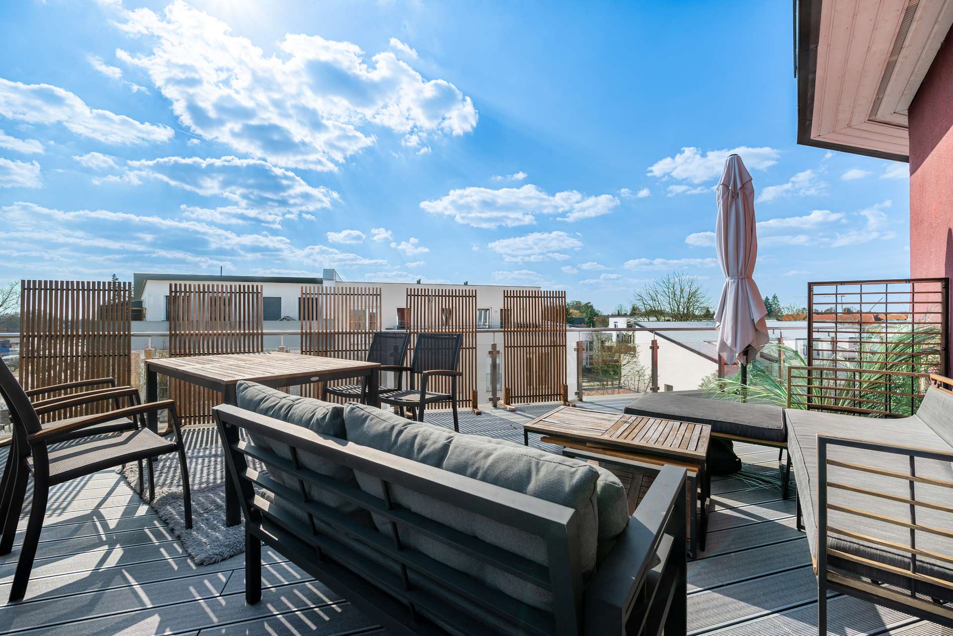 XXL-Dachterrasse mit 87m2 Flu00e4che 