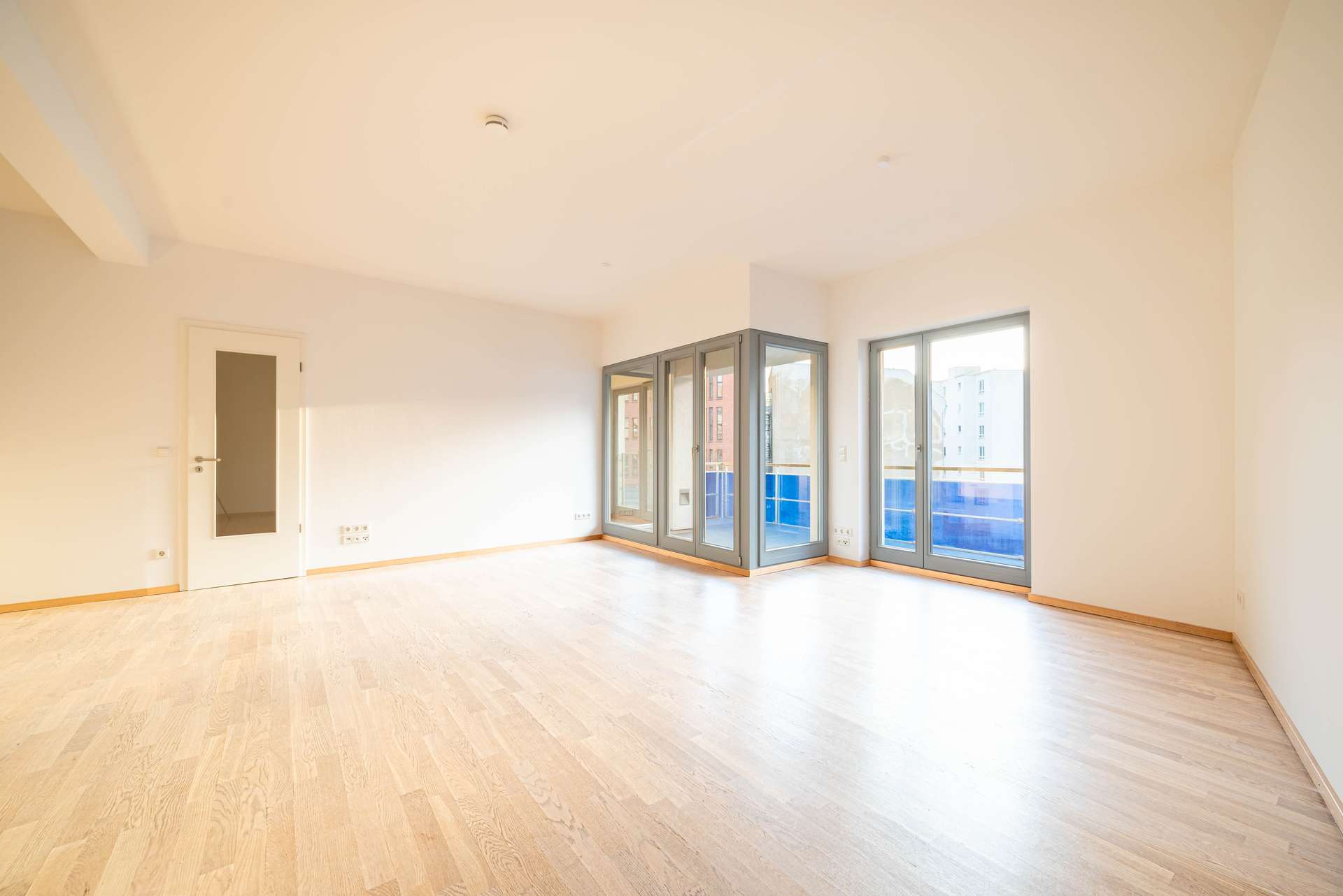 Wohnzimmer mit West-Balkon