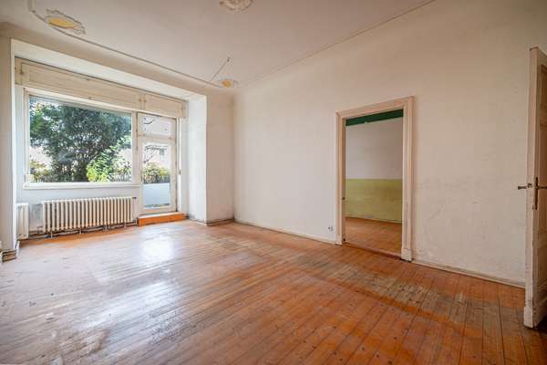 Wohnzimmer mit Garten Zugang